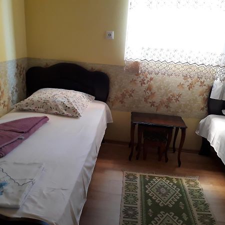 Guest House Nino Батумі Екстер'єр фото