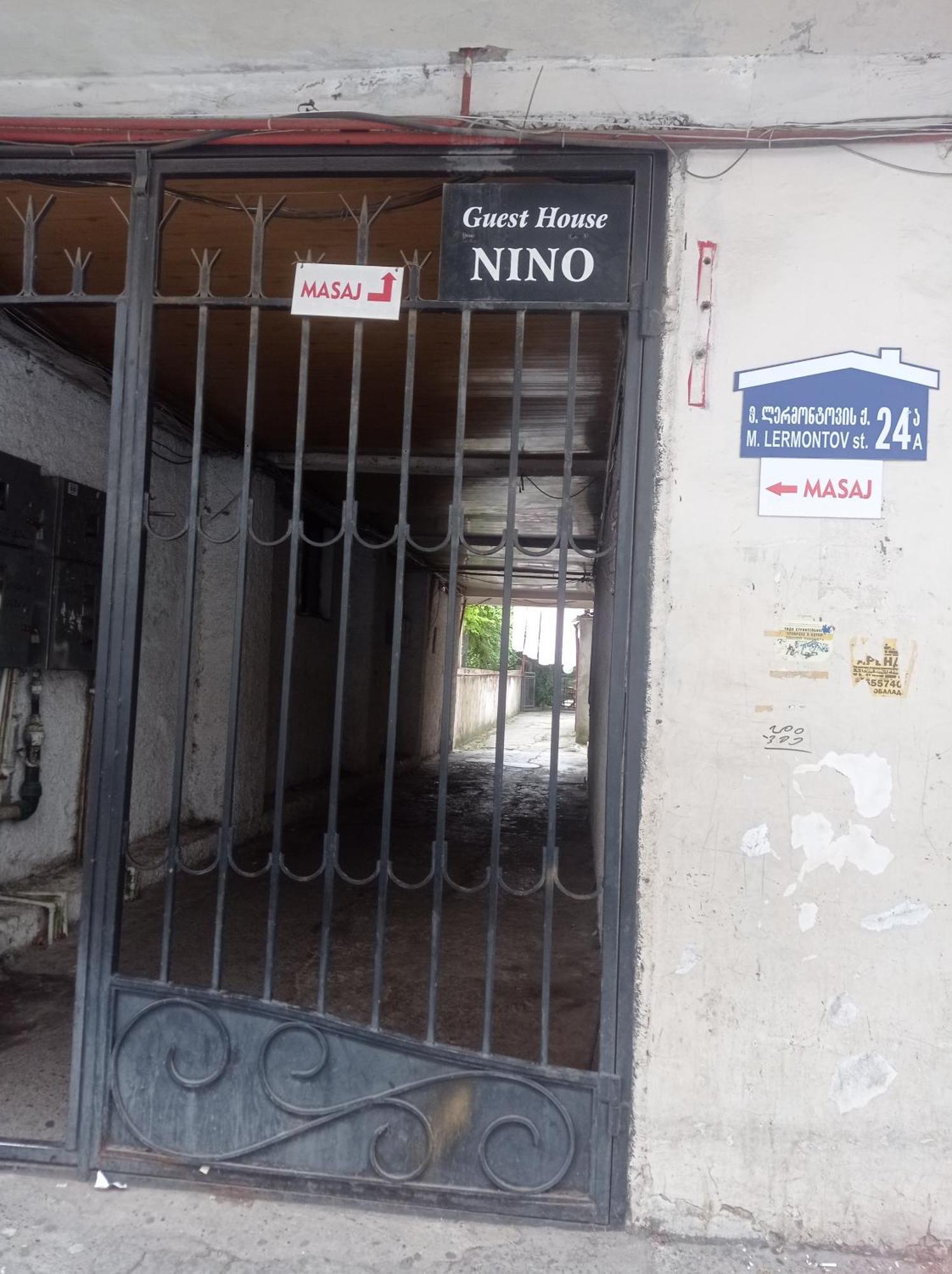 Guest House Nino Батумі Екстер'єр фото