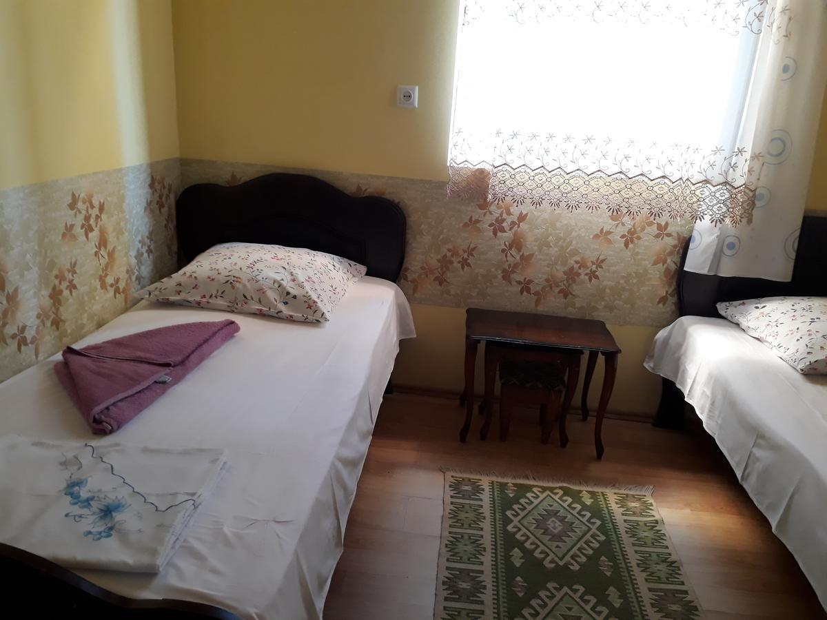 Guest House Nino Батумі Екстер'єр фото
