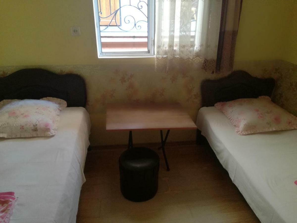 Guest House Nino Батумі Екстер'єр фото