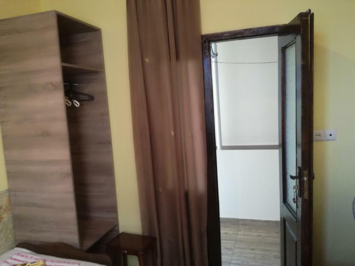 Guest House Nino Батумі Екстер'єр фото